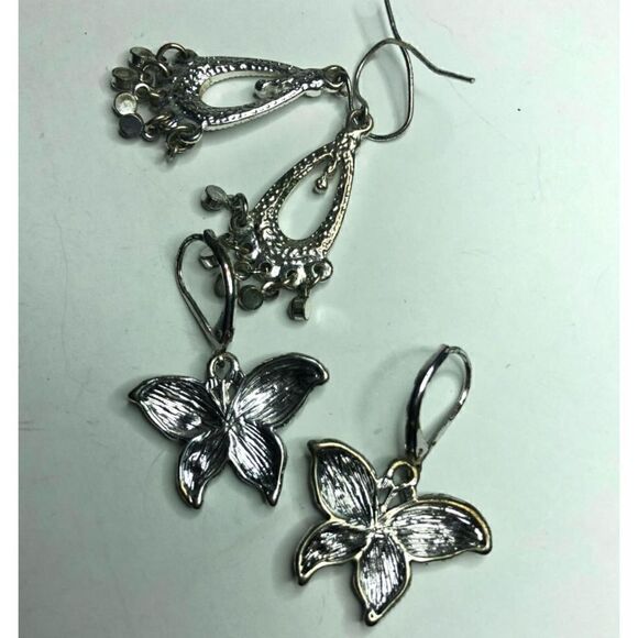 568 Lot of 2 silvertone CZ dangle Butterfly / chandelier earrings - Picture 2 of 2